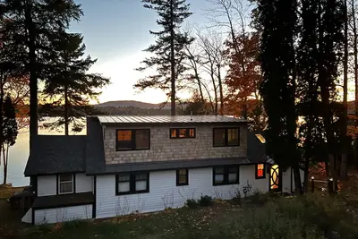 Image de Maison front de mer privé avec quai et d'amarrage.