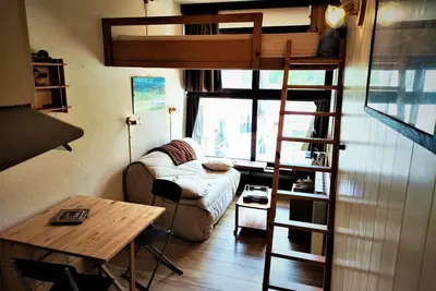 Image de Studio mezzanine rénové, accès direct pistes, parking et internet inclus