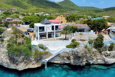 Image de Yemaya Villa Curaçao @Lagun -Oceanfront-pool-Wifi + With Private access to sea!
