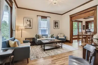 Image de Historic Downtown Home | Hot Tub | Pet Friendly