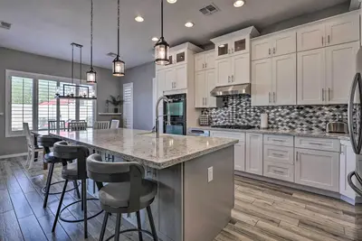 Image de Sun-Dappled Goodyear Home w\/ Hot Tub & Fire Pit