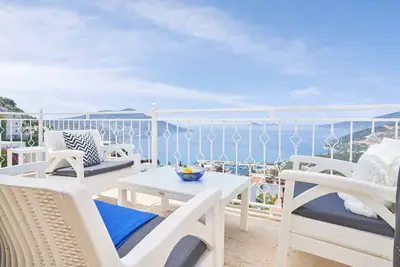 Image de Mavi Kelebek is a lovely 2 bed apartment with shared pool and sea views