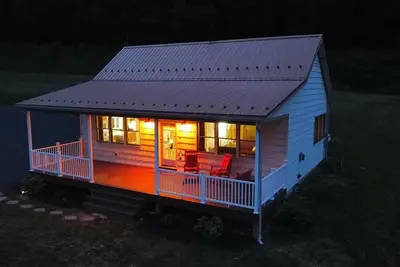 Image de Surrounded by quiet fields and woods