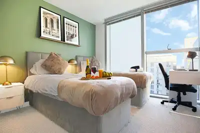 Image de City Centre Apartment - Free Parking - Sky Tv