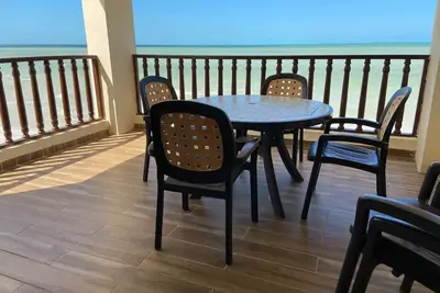 Image de Beautiful Apartment in Front of the Sea/Weekly and monthly discounts available!