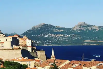 Image de Calvi appartement de  68 m2 avec terrasse et vue mer.