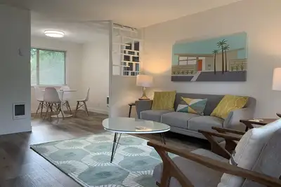 Image de Mid Mod Home - 13 Min to Autzen - 6 Min to Airport