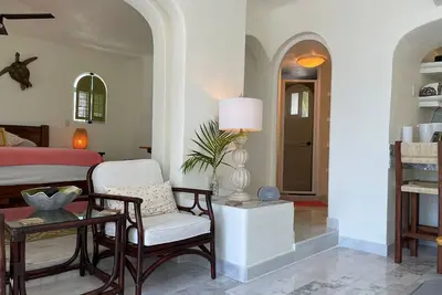 Image de Beautiful Ocean & Beach View Condo