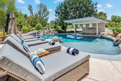 Image de ♥Extravagant Family Getaway♥Ace Old Town Loc♥SwimUp Bar♥PickleBall♥Golf♥Spa♥Bbq♥