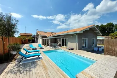 Image de Grande Villa 4 Chambres, 8 Pers Avec Piscine et Grande Terrasse, Proche de la mer