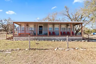 Image de The Porch & Prairie Ranch, Sleeps 20! Peaceful Oasis, Pool, Jacuzzi, Events!