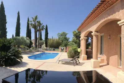 Image de Belle villa avec piscine proche de Hyères, les îles d’or et plages.