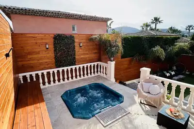 Image de Magnificent villa with jacuzzi, beach 15 min walk