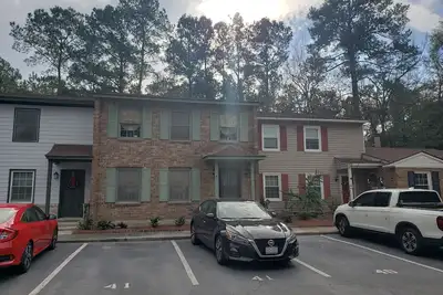 Image de Comfortable 3 Bedroom, 3 Bathroom With Amenities!