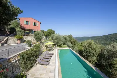 Image de Magnifique villa calme, privée et haute perchée