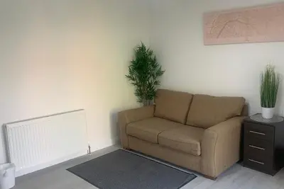 Image de Fab 5 Bedroom Home in Greater London & office space