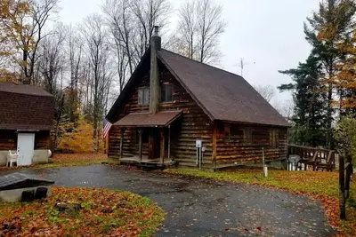 Image de Stutts Creek Retreat Cabin