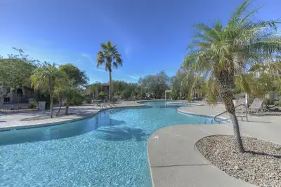 Image de Scottsdale Condo Centrally Located with Heated Pool, Game Room and Gym