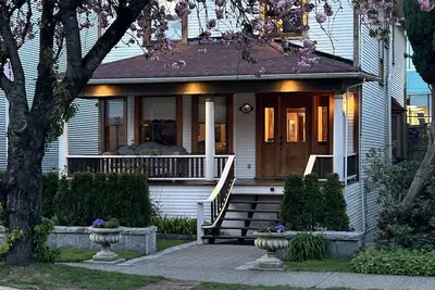 Image de The Center of Vancouver, Spacious Elegant Interior, Spectacular Outdoor Living