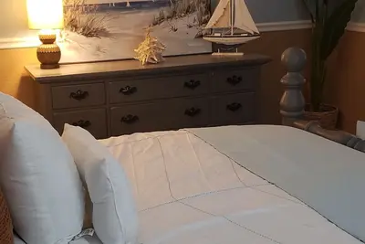 Image de Colorful 2-bdr, 2-bth unique serenity.