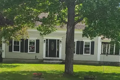 Image de Farmhouse Chic in the ❤ of the Sebago Lakes Region