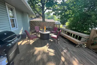 Image de Prime Location w/ Space for Enteratinment