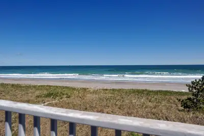 Image de 2 bedroom condo with direct beach access!