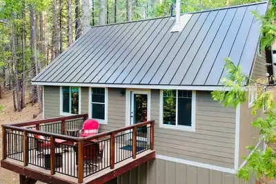 Image de Modern-Chic Cabin, 10 Mins to Lassen National Park Gate, Ev Charger, Pets