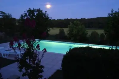 Image de Hillside Ferme avec 12m x 6m Piscine En Campagne panoramique.
