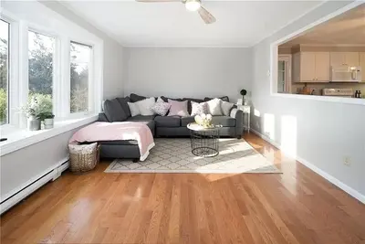 Image de Your ultimate Charlestown beach destination! Beautiful home in quiet beach area