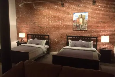 Image de Old City - Spacious Bii-Level Loft