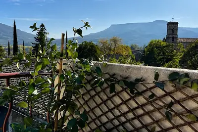 Image de Grande maison de village avec jardin et vue panoramique