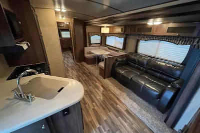 Image de 9 Person luxury Rv On Lake Simcoe Sleeps 9