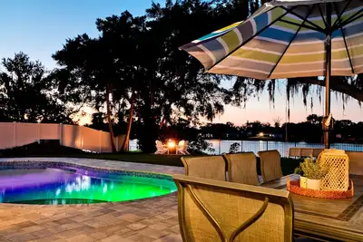 Image de Lakefront Luxury 5 Br/ 2. 5 Ba Home w/ Pool, Game Lounge & Media Rm