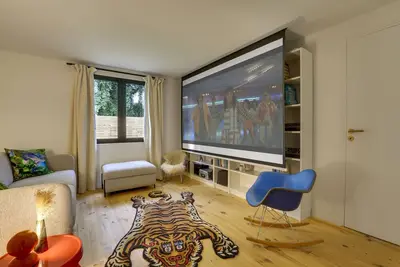 Image de Villa Design avec grande piscine, à 5 minutes de la plage.