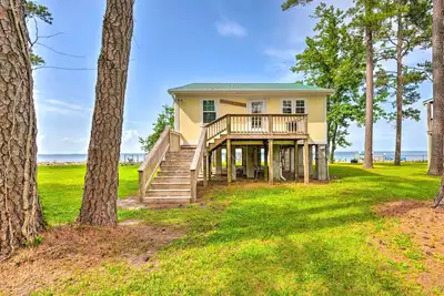 Coastal Escape: Bayfront Home w/ Dock & Views
