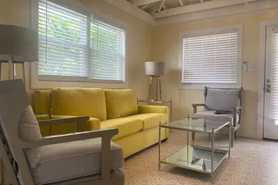 Image de Lovely 1 Bedroom By The Beach, W/ Porch & Pool