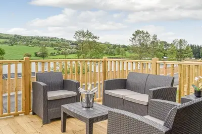 Image de **May/June discounts available in Luxury 2 bedroom, pet-friendly lodge. **