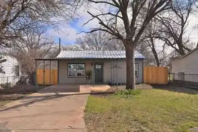 Image de Trendy 3 bedroom home with covered parking