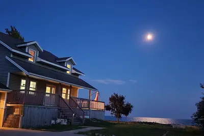Image de Serene Cottage on the shores of Lake Erie