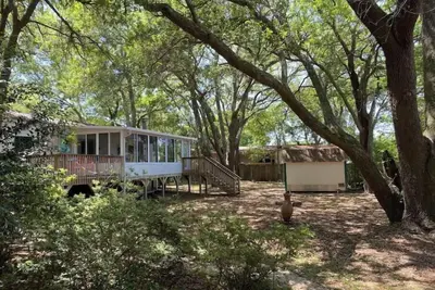 Image de Fun Family-Friendly Home near Folly with Big Yard!