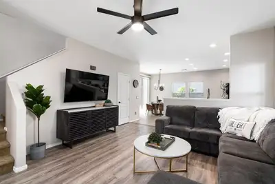 Image de \"The Hampton\" Gilbert I Designer Style + Comfort I 3bed/2. 5bath