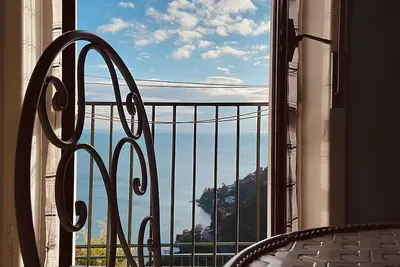 Image de A house with sea view [Amalfi Coast] house 5 minutes from the sea; breathtaking view