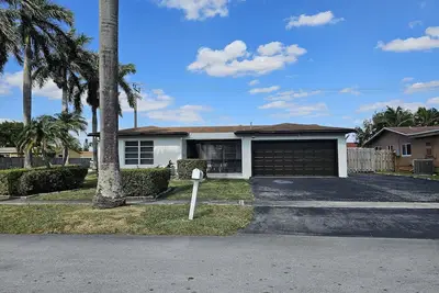 Image de Updated Bungalow in a quiet neighborhood