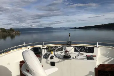 Image de Beautiful yacht anchored on Flathead Lake.