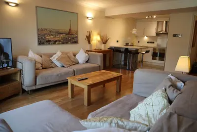 Image de Modern Large Apartment Easy Access To City Tourist Locations