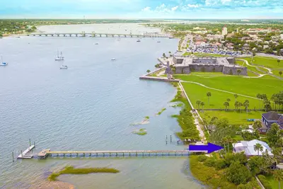 Image de Boathouse Cottage, Historic District, Private Pier, 1 Block to Trolley & Fort