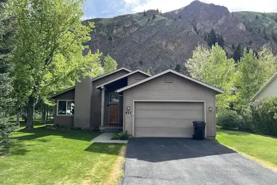 Image de Spacious 3b/2ba house w/ fenced yard+mountain view