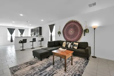 Image de Beautiful 5 Bdrm Home in Central Location with Queen Beds and Parking