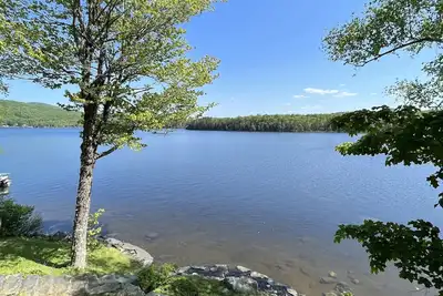 Image de Relaxing waterfront cabin getaway in the Groton State Forest